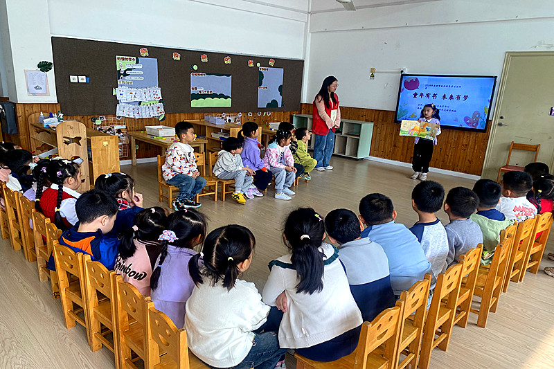 江苏省南京市秦淮区红花街道风光里社区关工委开展了“童年有书，未来有梦”主题阅读活动(3).jpg