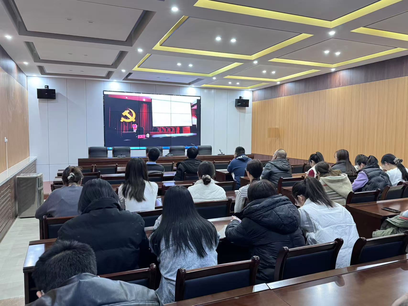 1734917440366845.jpg 元宝山区元宝山镇关工委组织收看“筑牢中华民族共同体仪式会议”照片10.jpg