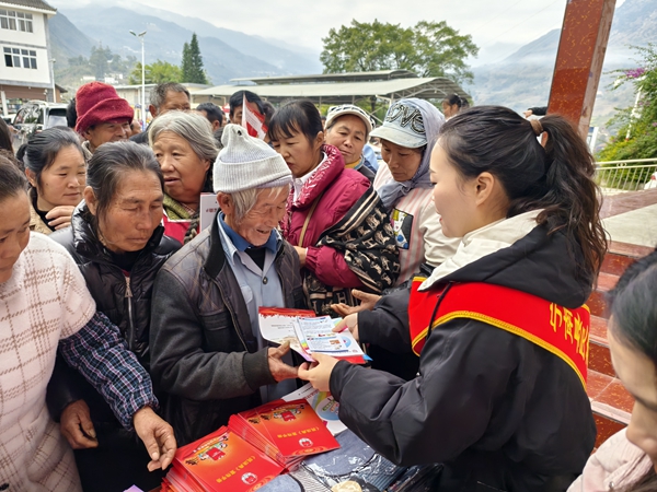 民族团结宣传现场.jpg