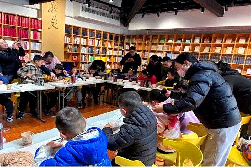 1735169145671723.jpg 江苏省南京市玄武区梅园新村社区关工委开展“‘职’引方向,逐梦未来”青少年职业体验活动(2).jpg