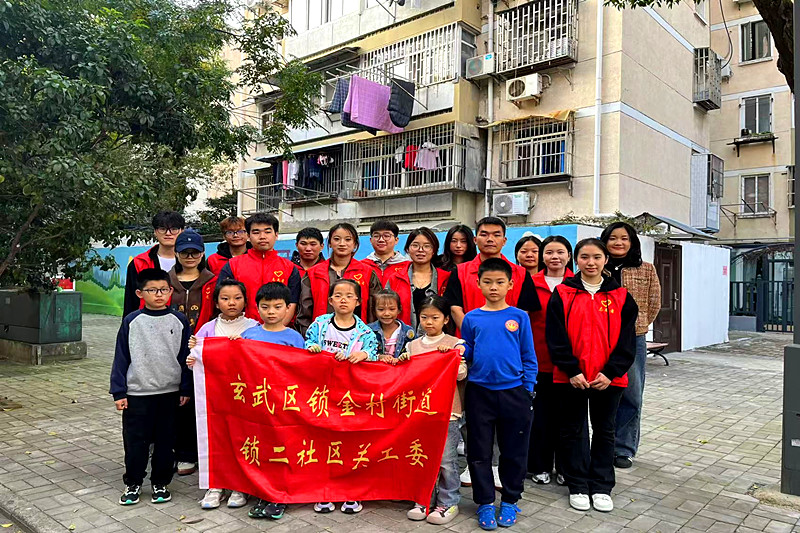 1735231089698485.jpg 江苏省南京市玄武区锁金村街道锁二社区关工委开展儿童墙体绘画活动(2).jpg