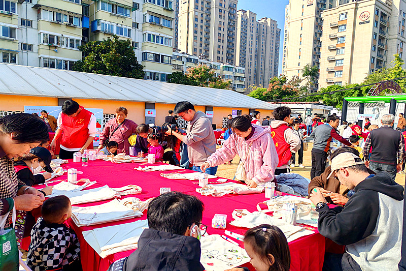 1735515976848755.jpg 江苏省南京市建邺区泰山路社区关工委举办了“运动生活,青春绽放”青少年运动游园会(1).jpg