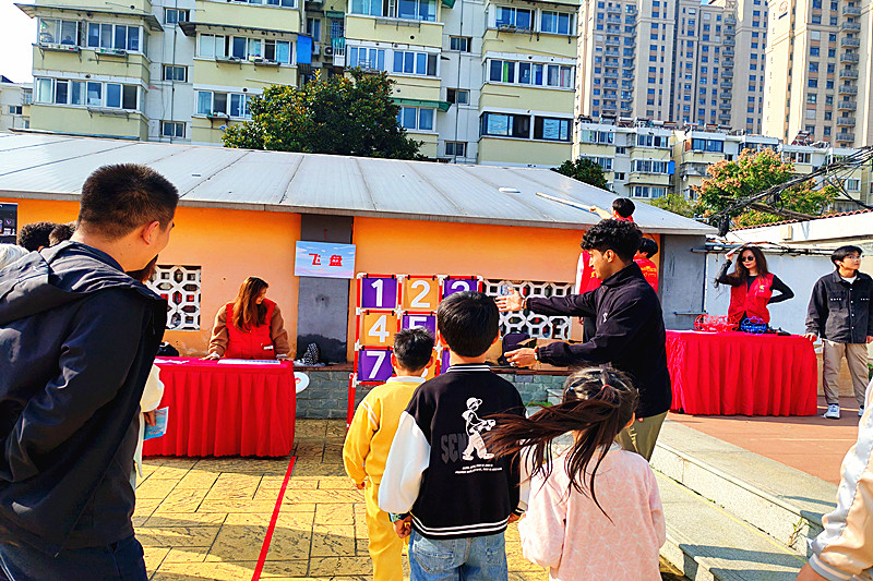 1735515982907034.jpg 江苏省南京市建邺区泰山路社区关工委举办了“运动生活,青春绽放”青少年运动游园会(2).jpg