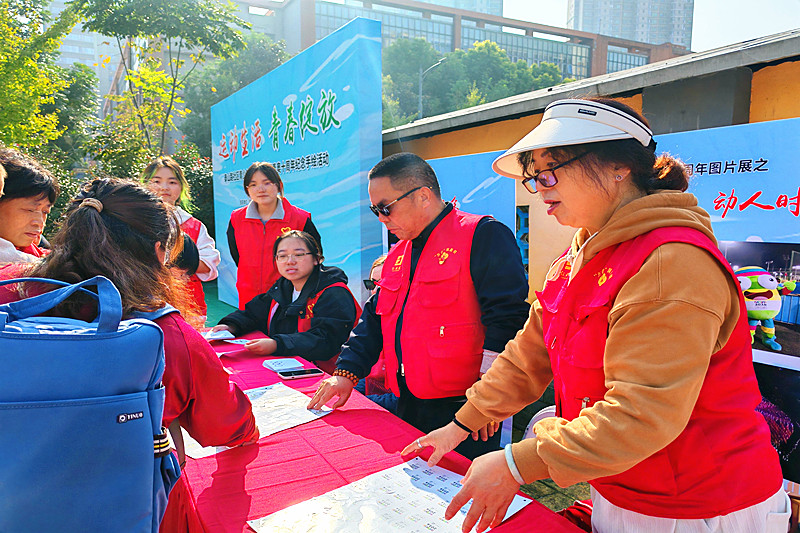 1735515989870433.jpg 江苏省南京市建邺区泰山路社区关工委举办了“运动生活,青春绽放”青少年运动游园会(3).jpg