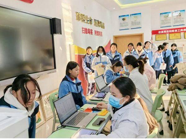 1735519881712841.jpg 接种现场.jpg