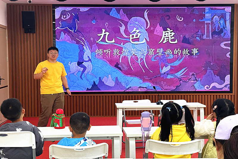 1735554180632000.jpg 江苏省南京市建邺区莲花嘉园社区关工委开展《九色鹿》青少年周末阅读活动 (1).jpg