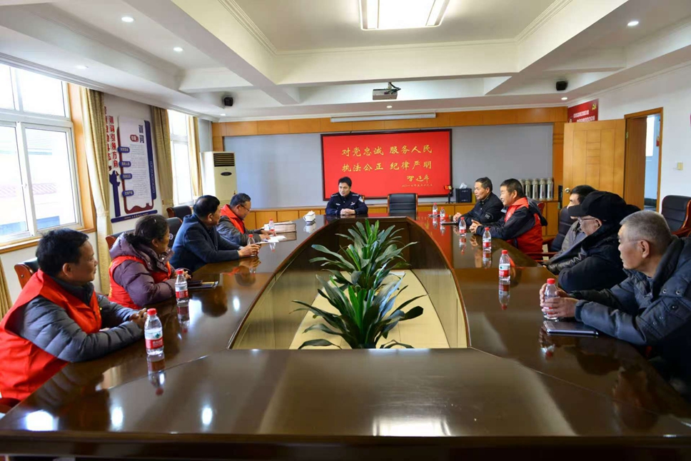 1736127559894725.jpg 区关工委法治关爱团走进镇海看守所开展帮教活动3_副本.jpg