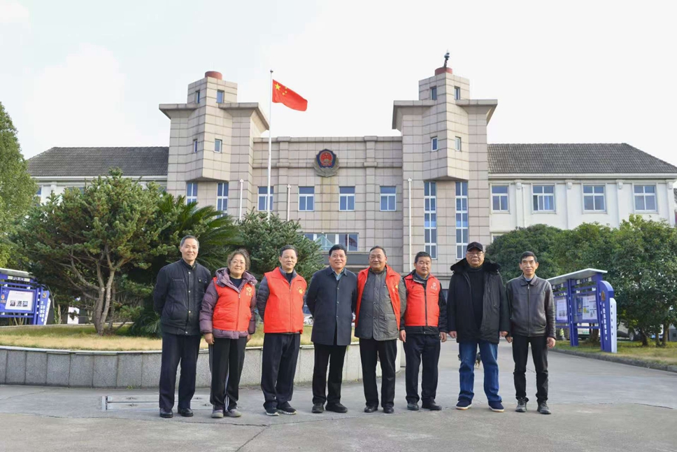 1736127656789741.jpg 区关工委法治关爱团走进镇海看守所开展帮教活动5_副本.jpg