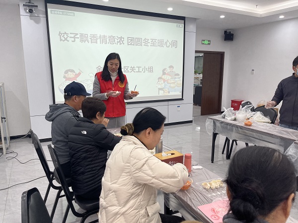 2024年12月20日，金绿洲社区新时代文明实践站、关工小组组织开展“饺子飘香情意浓 ，团圆冬至暖心间”迎冬至包饺子活动。2.jpg