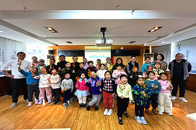 江苏省南京市雨花台区丁墙社区关工委联合开展“柿柿如意，暖冬传情”主题亲子活动(3).jpg