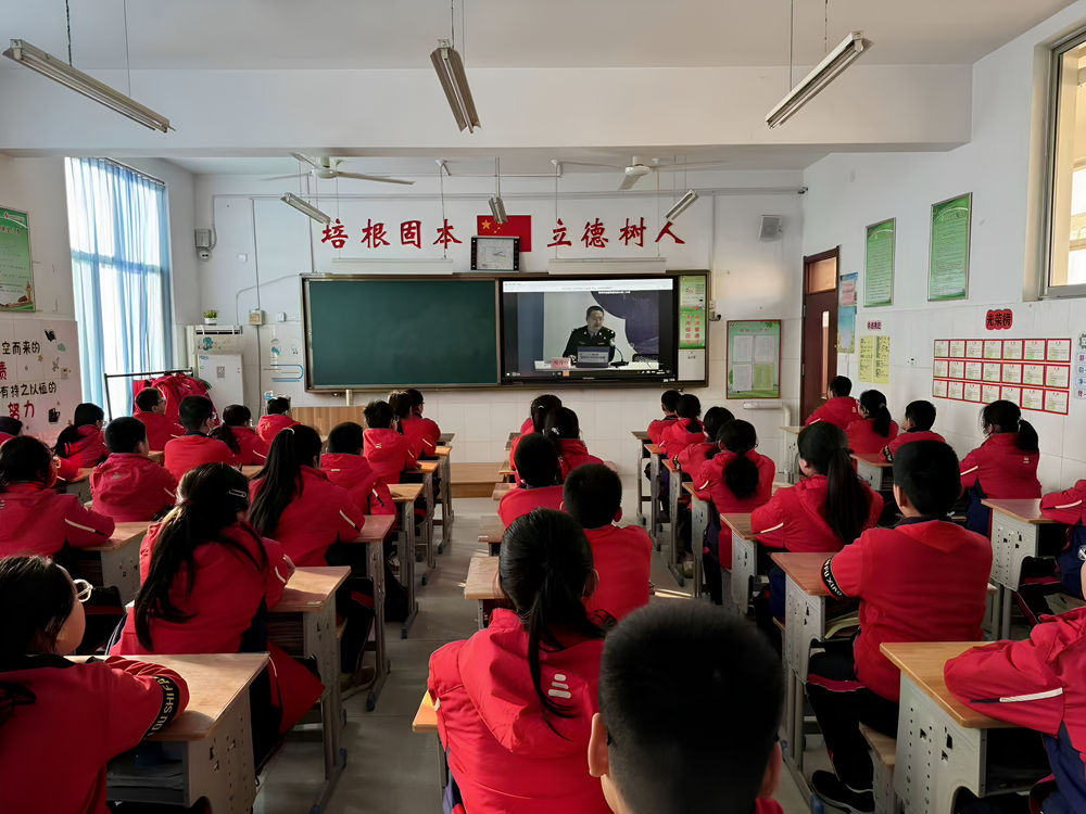 1736908559268883.jpg 1.14 刘新亮 直播 全市中小学生 暑假前 2.jpg
