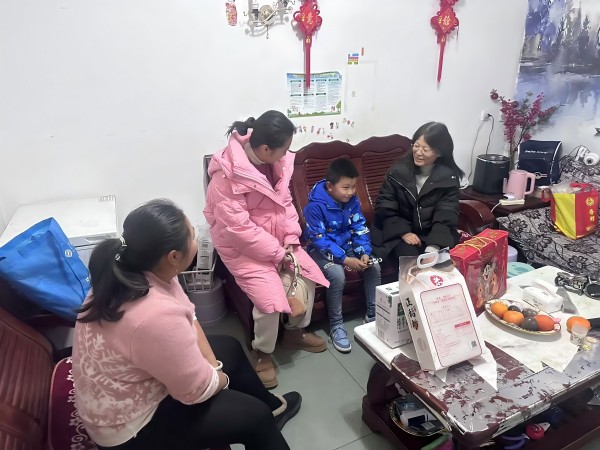 1737360959898246.jpg 慰问现场.jpg