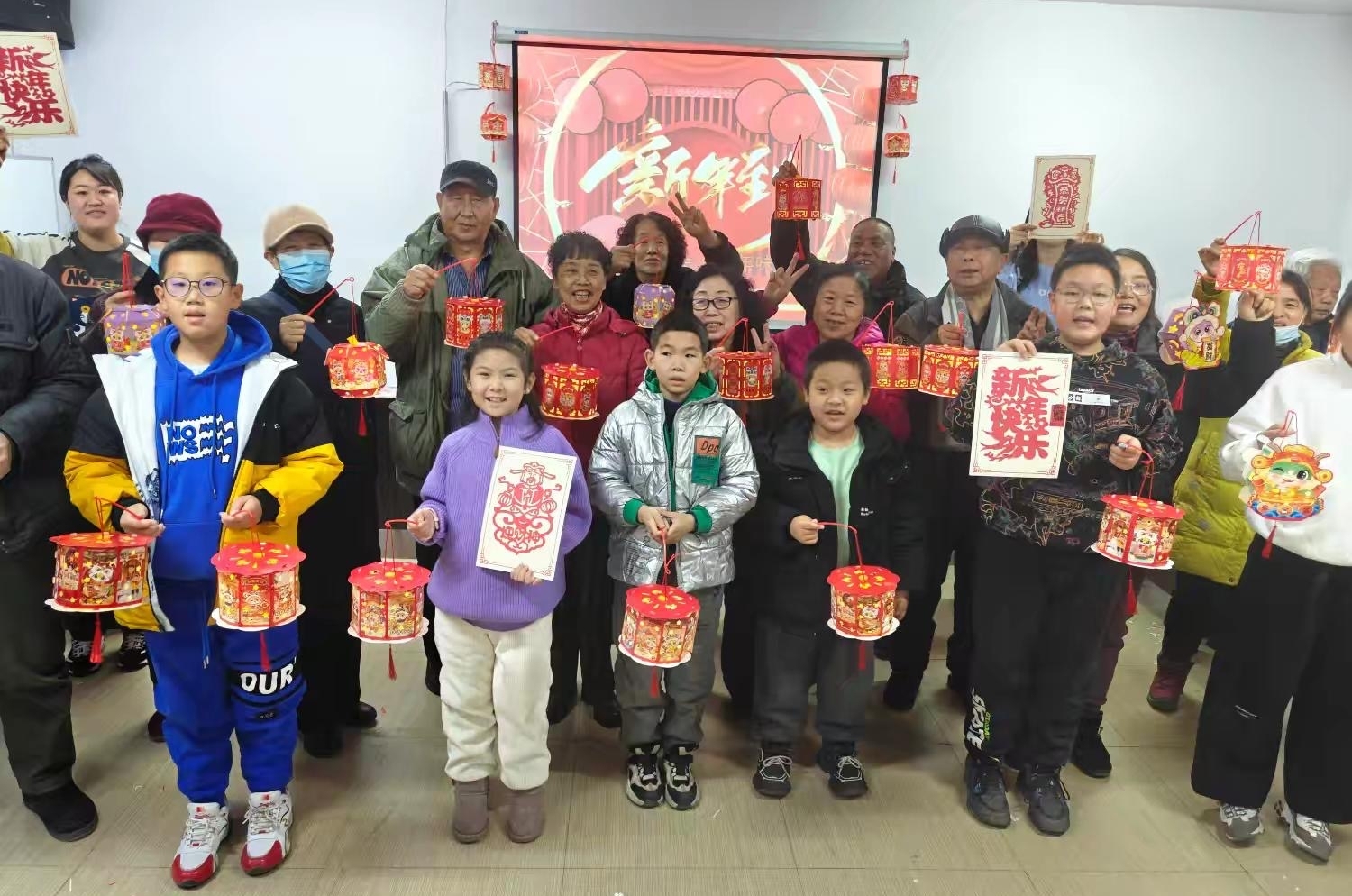 1737618727369161.jpg 2025.01.23彩虹社区关工委寒假活动信息.jpg