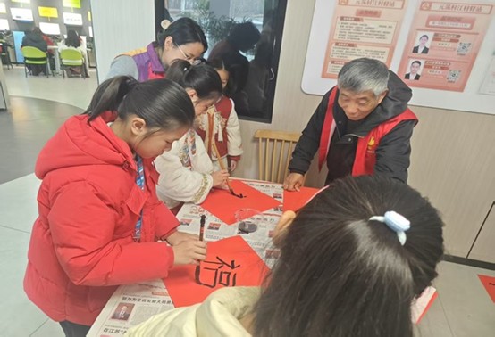 1737811035465417.jpg 汾湖高新区元荡村:引领新春公益亲子情 共筑乡村文明新风景2.jpg
