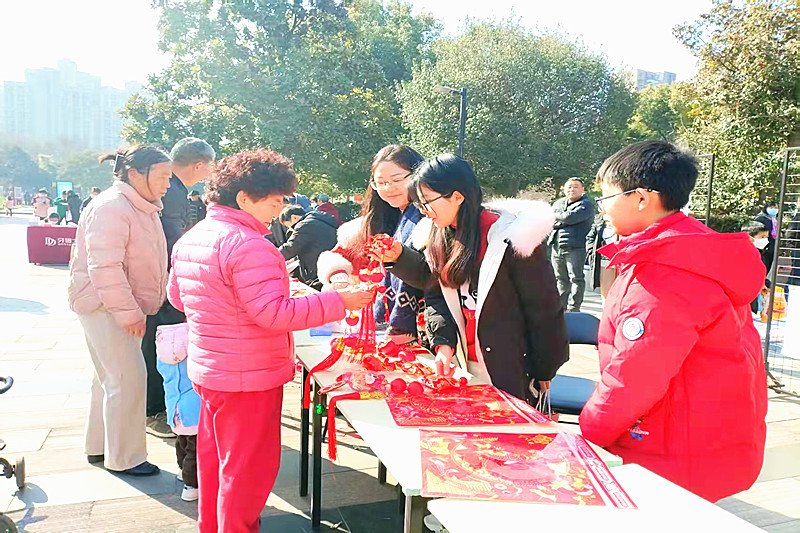 1737892322627612.jpg 江苏省南京市建邺区南苑街道兴达社区组织青少年开展“迎新春”爱心义卖活动 (1).jpg