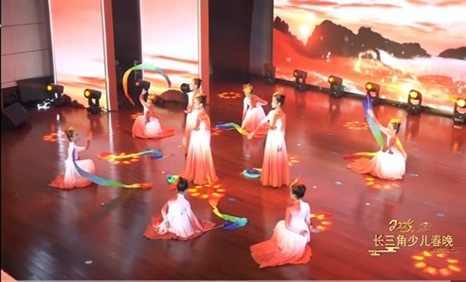 1738335053215880.jpg 少儿春晚4--.jpg
