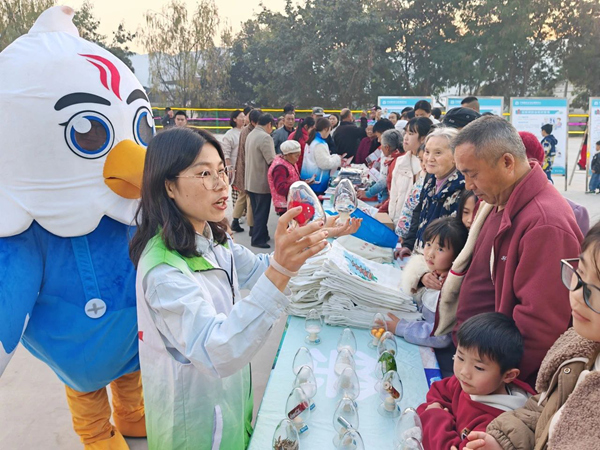 1738891884466885.jpg 春节禁毒宣传现场.jpg