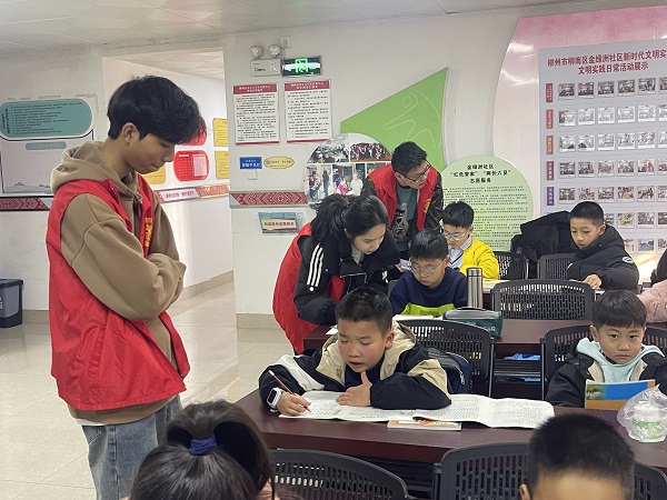 1738982754433542.jpg 2025年1月20日,金绿洲社区新时代文明实践站、关工小组开展“多彩童年,乐享寒假”公益托班活动。2.jpg