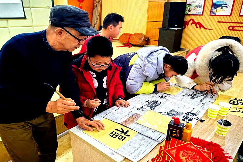 江苏省南京市建邺区莫愁湖街道明园社区关工委青少年“冬令营”系列活动圆满结束(3).jpg