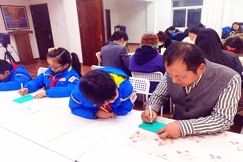 1739159256410866.png 江苏省南京市玄武外国语学校附属小学二(1)班读书小组开展“探索非遗魅力,制作蛇年版画”寻访活动(2).png