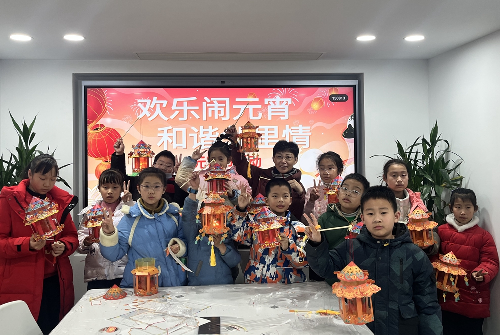 1739168612758480.jpg 同心湖社区:童心闹元宵 欢乐满社区4_副本.jpg