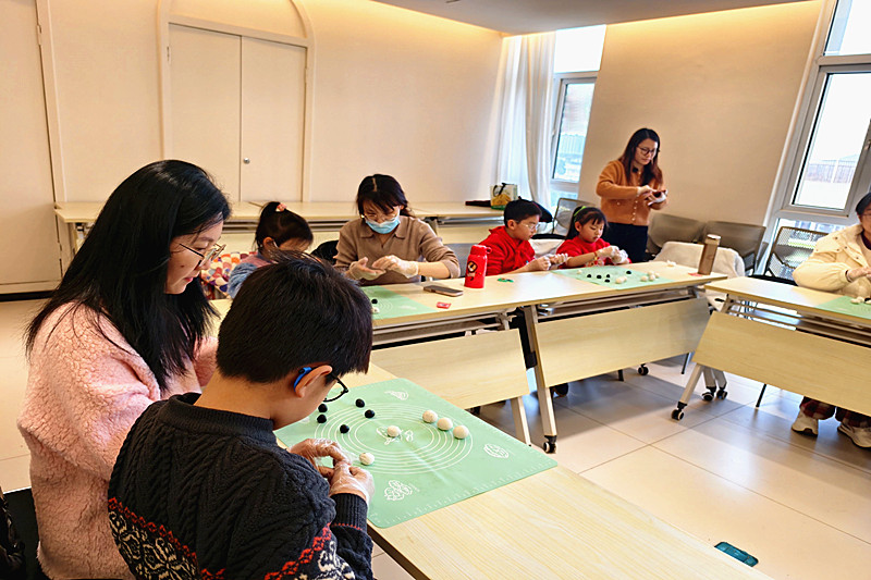 1739201861250101.jpg 江苏省南京市江北新区顶山街道吉庆社区关工委开展“蛇年纳吉,喜闹元宵”活动(2).jpg