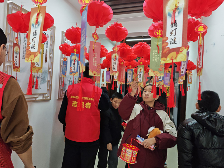 元宝山区西露天街道金河湾社区关工委元宵节活动照片2_副本.jpg