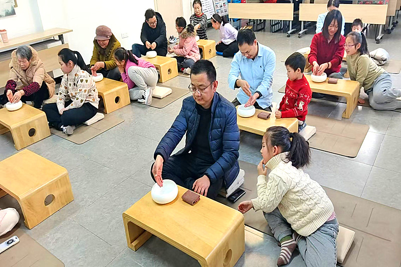 1739944931306416.jpg 江苏省南京市建邺区兴隆街道积善社区关工委举办家风和韵迎新岁亲子茶会(2).jpg