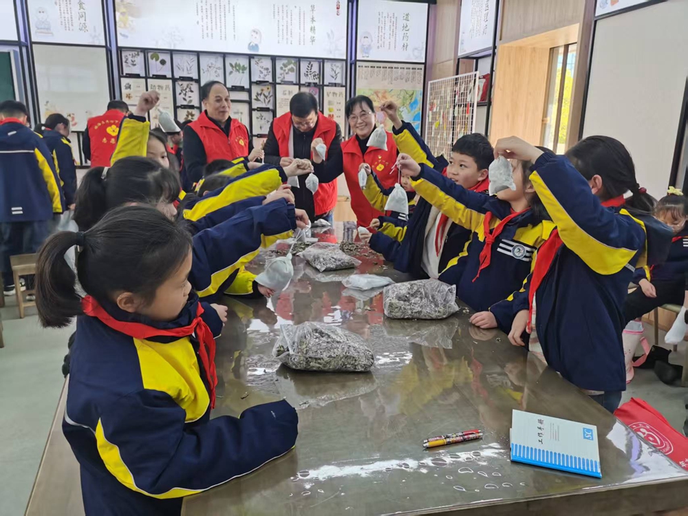1740101897368064.jpg 中华瑰宝8_副本.jpg