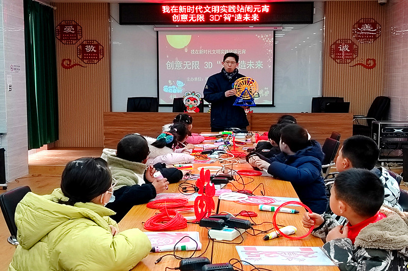 1740325086290168.jpg 江苏省南京市雨花台区梅山街道梅清苑社区关工委举办“创意无限 3D‘智’造未来”活动(1).jpg