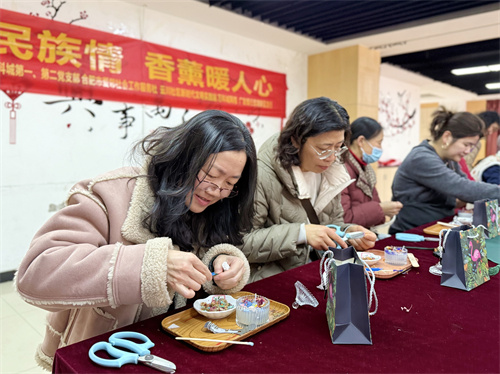 烛映民族情 香薰暖人心.jpg