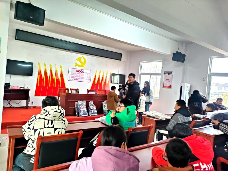 1740468509978073.jpg 桑涧镇关工委关爱活动稿件.jpg