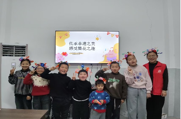 震泽镇桃花庄村传承非遗之美 感受簪花之趣2.jpg