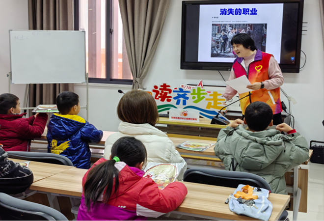 1740469979204386.png 松陵街道东门社区:开展职业科普 培植劳动价值.png