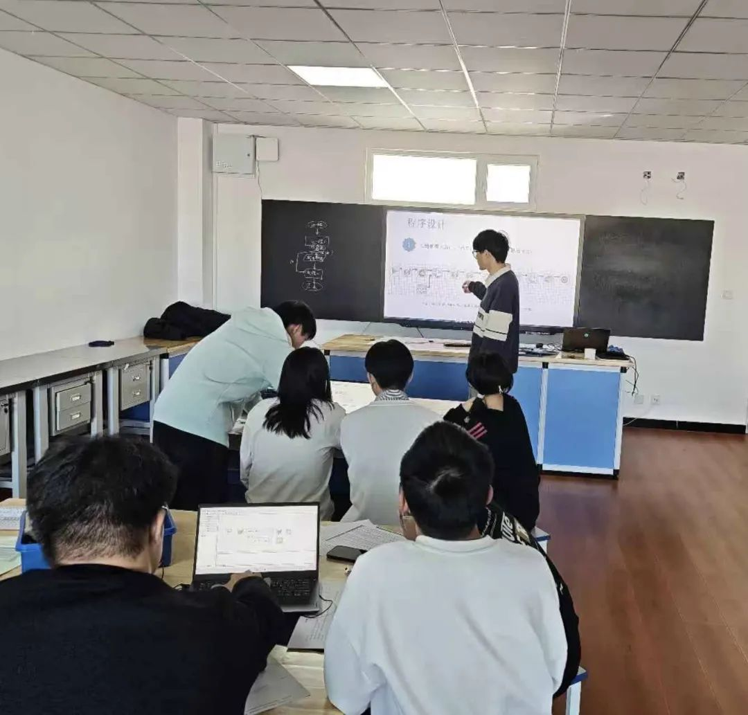 1740491456885953.png 图片3.png