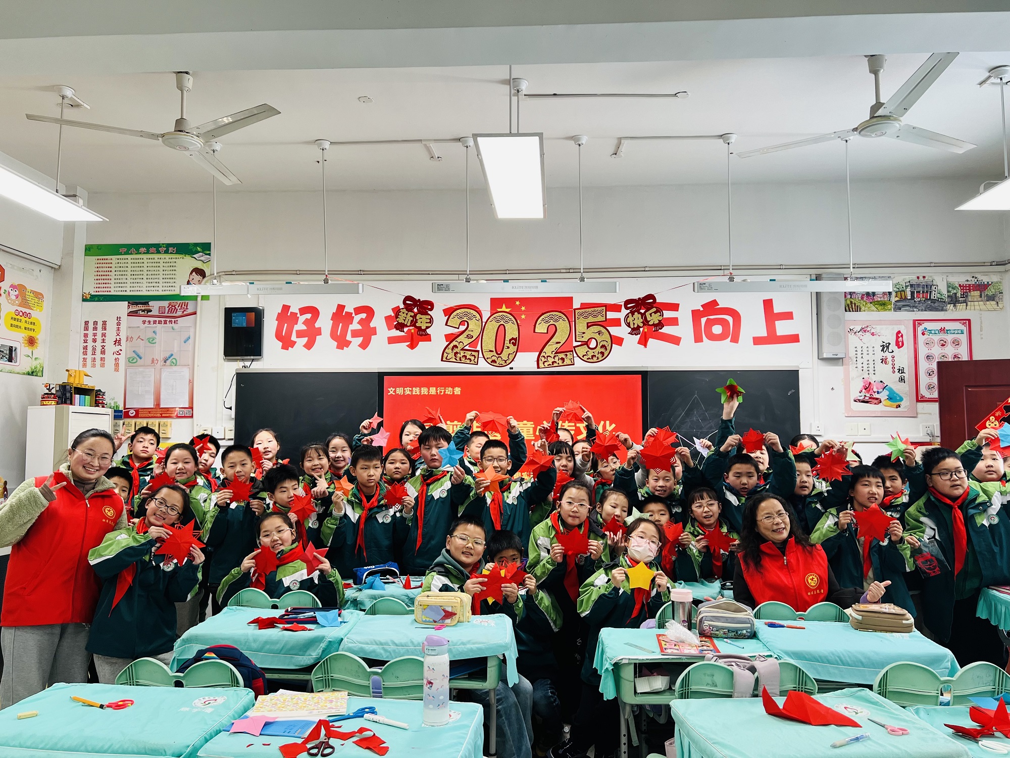 1740552714220754.jpg 活动合影.jpg