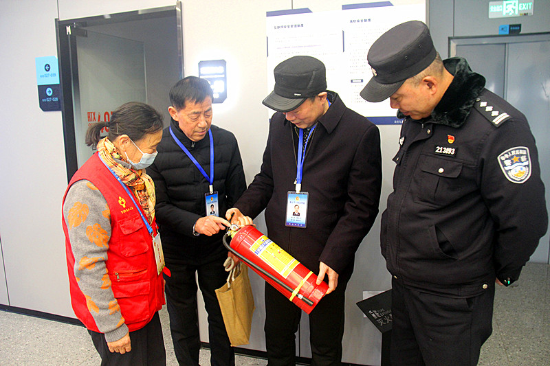 1740620454555174.jpg 江苏省南京市玄武区玄武湖街道关工委联合开展“五老”网吧巡查,守护青少年健康成长(4).jpg