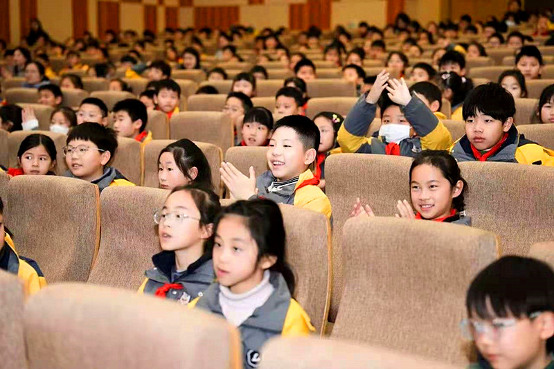 1740703707542344.jpg 江苏省南京市关工委“五老”大思政课走进南京书人实验学校讲述“信仰的力量(3).jpg