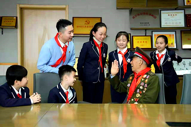 1740703728748939.jpg 江苏省南京市关工委“五老”大思政课走进南京书人实验学校讲述“信仰的力量(6).jpg