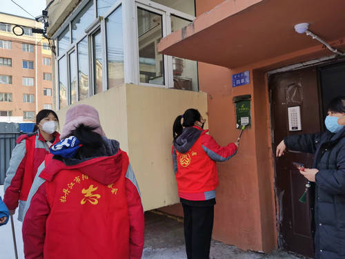 1740712949859977.jpg 新兴街道东风社区学雷锋活动2_副本.jpg