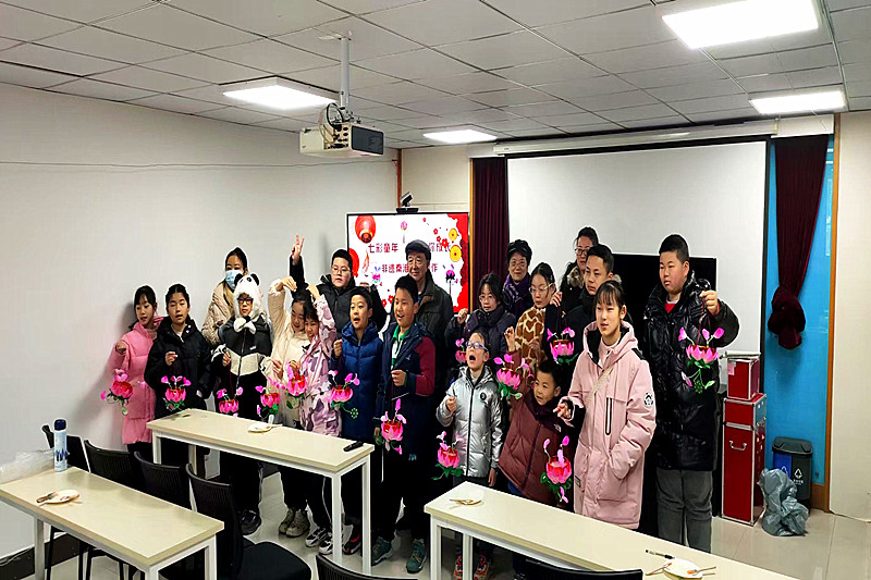 1740755168790712.jpg 江苏省南京市玄武区东方城社区关工委开展“非遗花灯点亮寒假,传统文化浸润童心”活动(3).jpg