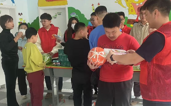 1740967721401727.jpg 元宝山区草原蓝哈达协会关工委学雷锋活动照片1.jpg