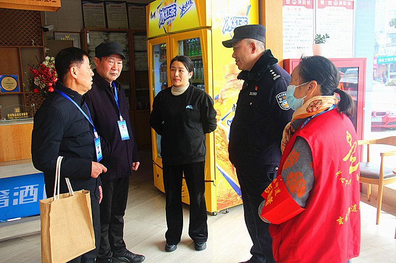 1740977465879261.jpg 玄武湖街道关工委联合开展未成年人入住旅店、宾馆巡查工作(3).jpg