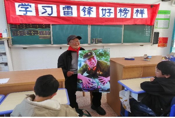 1740988043998416.png 芦墟“好苗苗班”:听88岁老教师讲雷锋故事.png