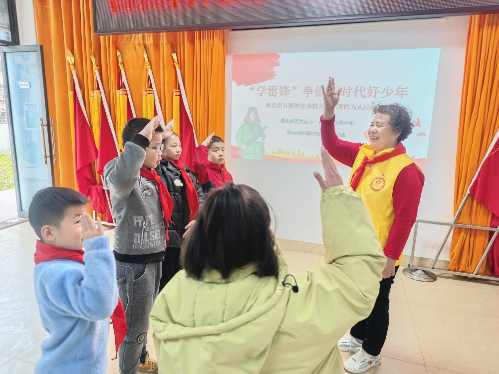 1740995003141965.jpg 大家向雷锋致敬1.jpg