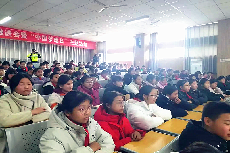 1741054446549654.png 江苏省南京市浦口区大桥小学关工委开展交通安全知识教育宣传活动(2).png