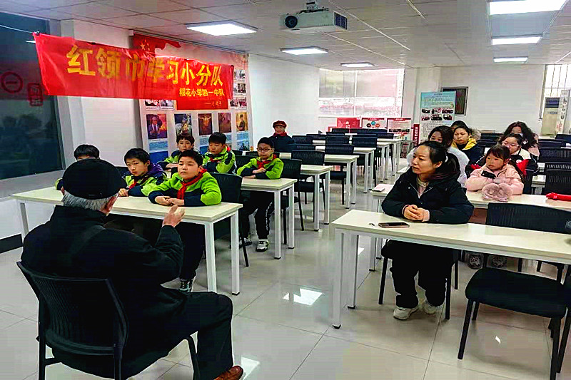 江苏省南京市玄武区玄武湖街道东方城社区关工委：红领巾寻访老党员，传承红色基因(1).jpg