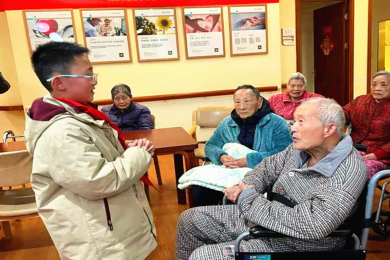 江苏省南京市鼓楼区东井新村社区关工委开展“传承雷锋精神，争做新时代好少年”活动(4).jpg