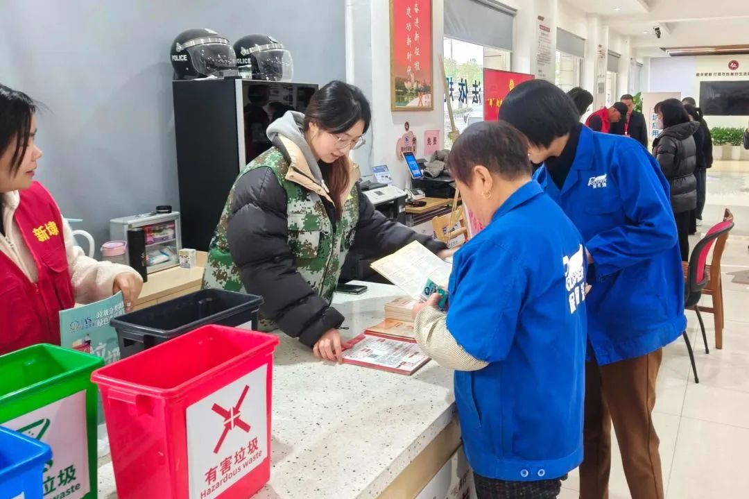 1741230850239575.jpg 新埭镇学雷锋3.jpg