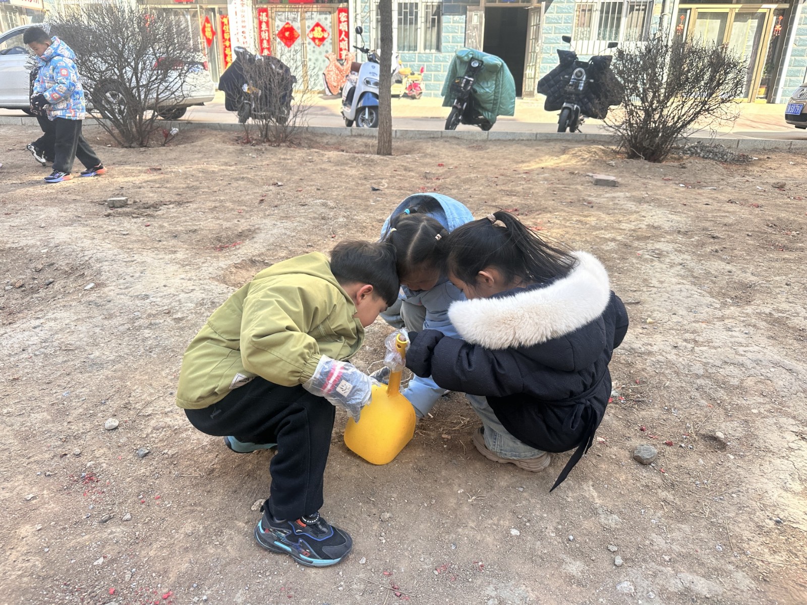 1741313439349657.jpg 元宝山区第三幼儿园学雷锋活动照片4_副本.jpg